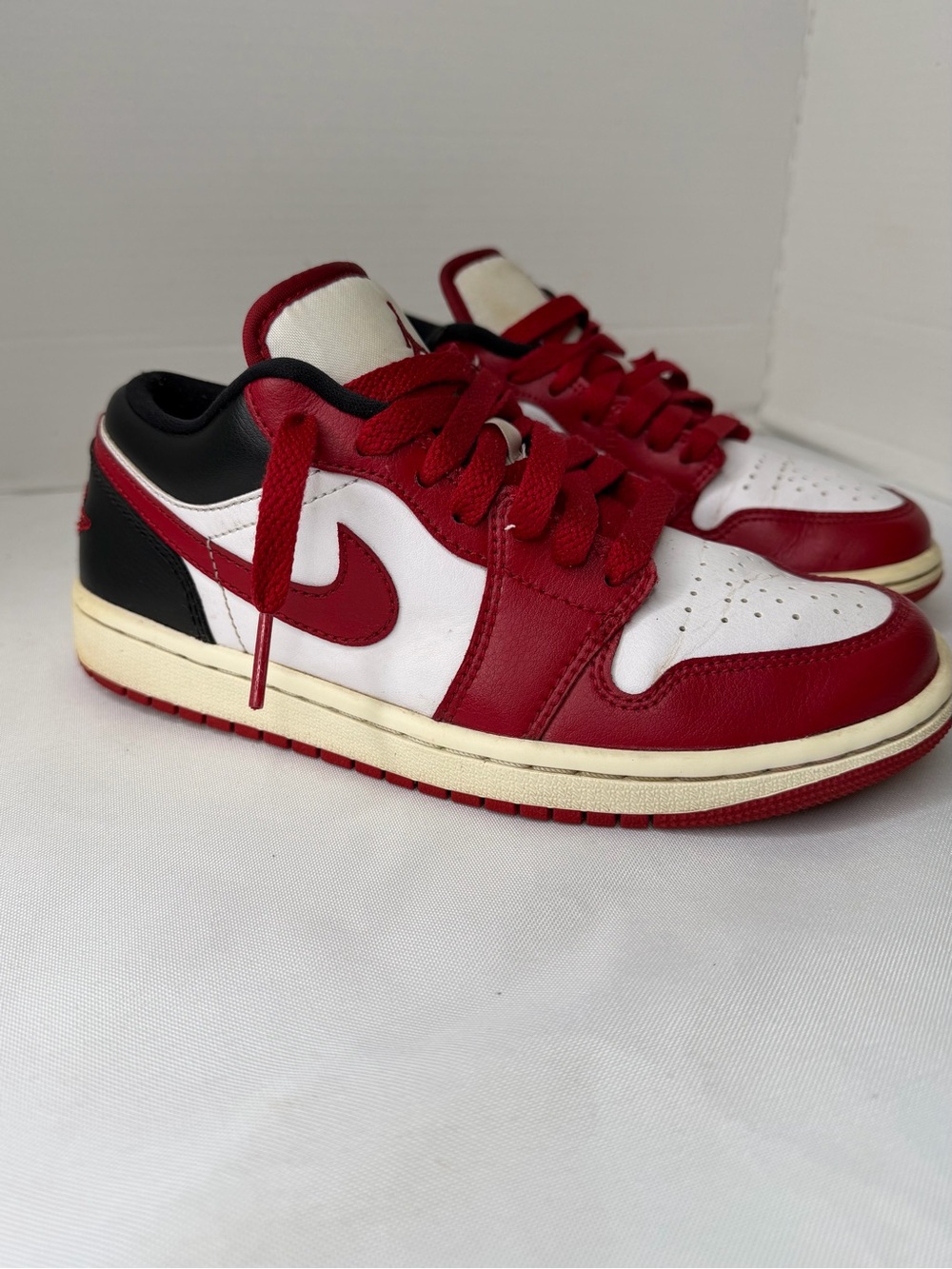Air Jordan 1 Low-Top “White Gym Red” Style (DC0774-160) Sneakers. Size 6.